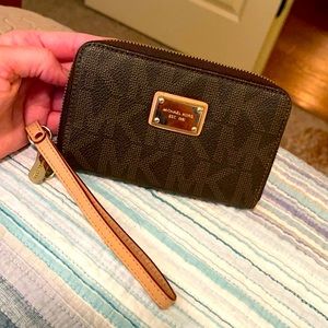 EUC Michael Kors Wallet